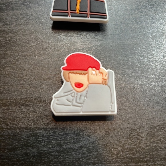 2pc croc jibbitz Taylor swift - Picture 2 of 3